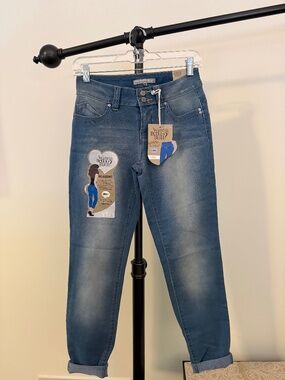 NWT YMI Wanna Betta Butt Mid-Rise Cuffed Ankle Jeans
